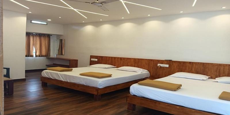 Hilltop Hotel Valparai Exterior photo